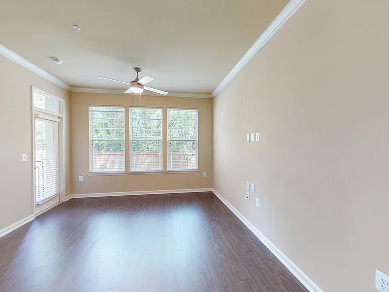 Signal Hill Apartment Homes — Photo 103