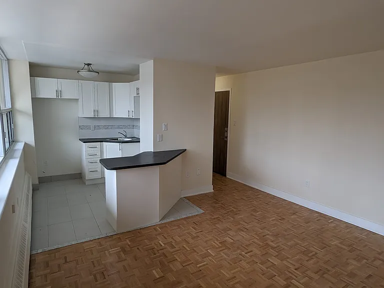 66 Broadway Ave — Photo 40