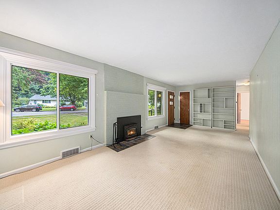 4th image of 916 Northwood St