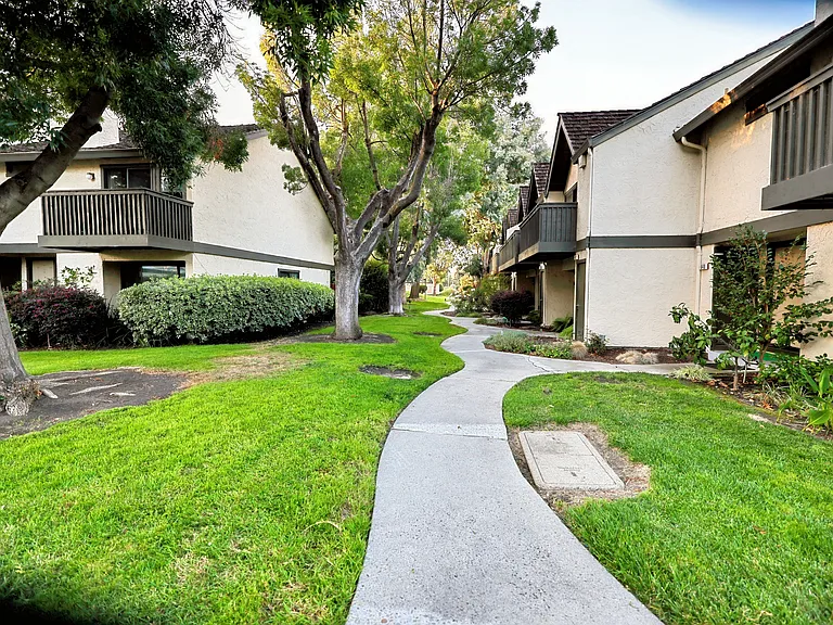 638 S Ahwanee Ter — Photo 8