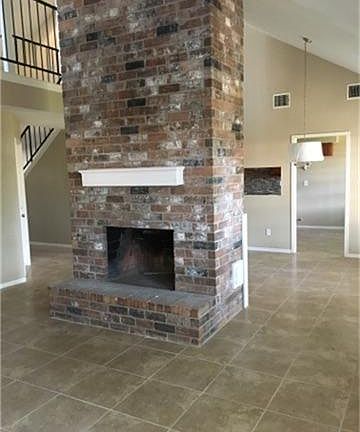 2nd image of 1806 Lansdowne Dr