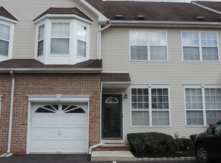 13 Stallion Ct, Somerset, NJ 08873