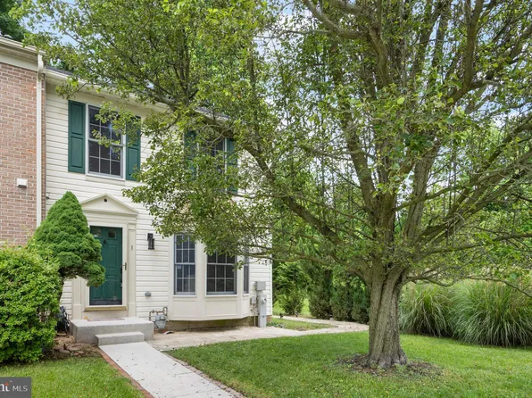 1 Cedarwood Cir, Pikesville, MD 21208