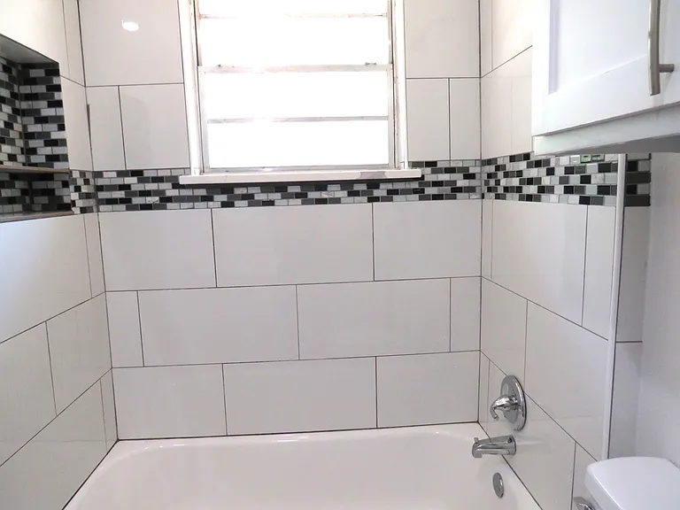 818 Thomas St #1 — Photo 8