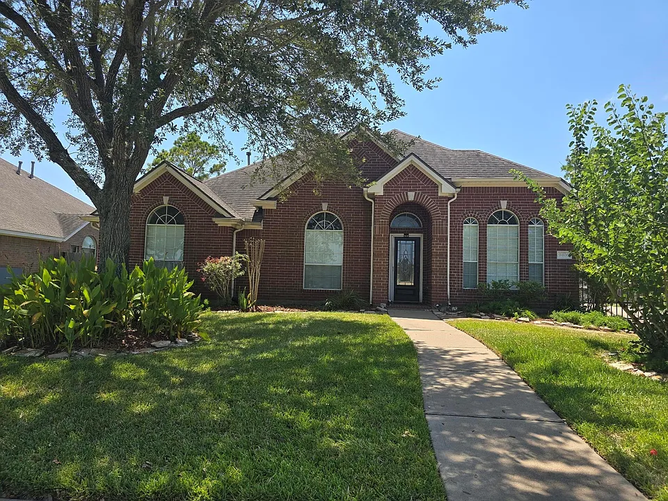 9406 Sunlake Dr