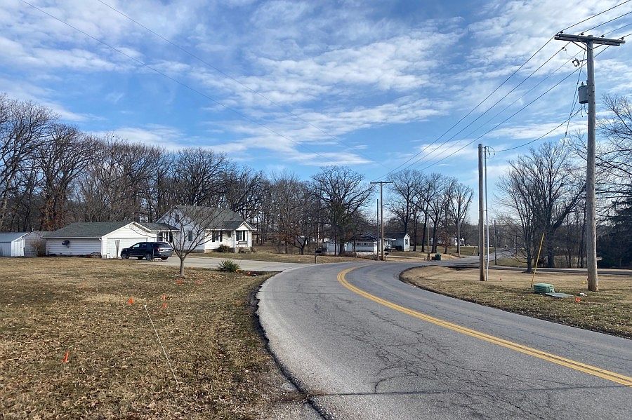 2nd image of 1945 Peine Rd
