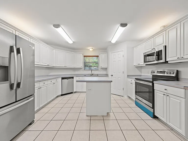 4407 Southminster Cir — Photo 11
