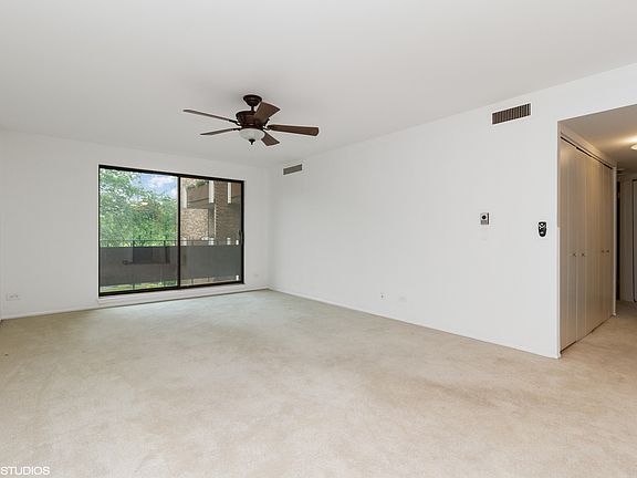 2nd image of 720 Wellington Ave Unit 212