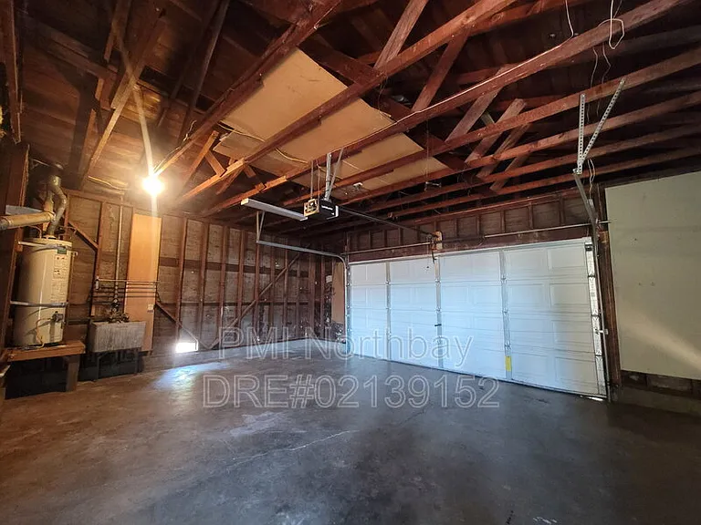 1019 Wallace St — Photo 15