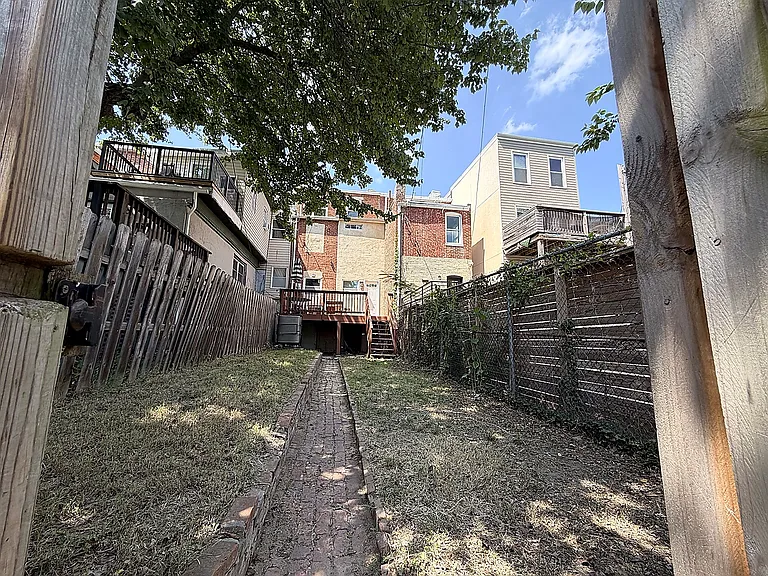 881 W Lombard St — Photo 10