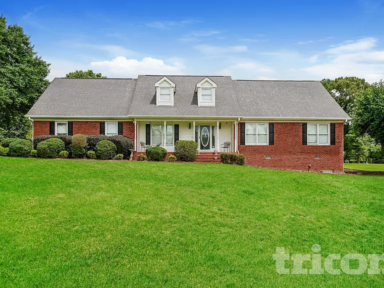 419 Freedom Dr — Photo 1