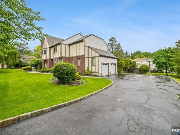 38 Howell Dr, Verona, NJ 07044