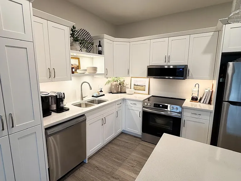 226 Renaissance Dr — Photo 4