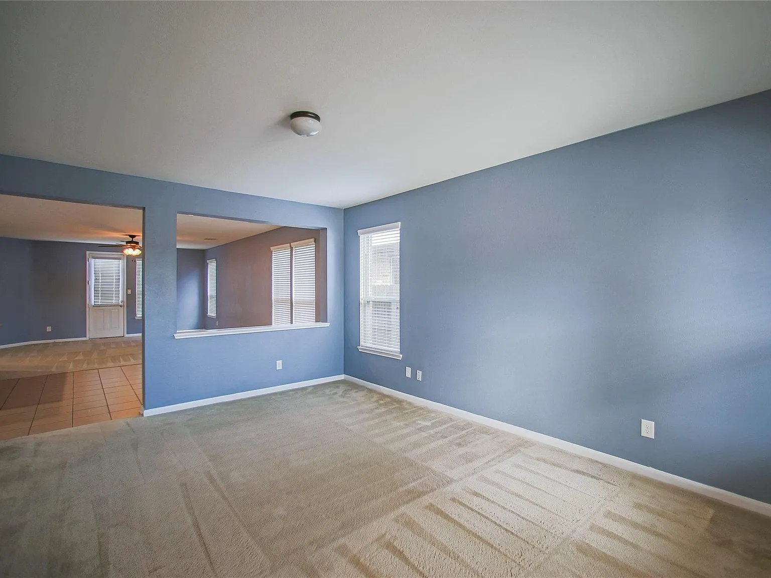4 bed, 2.5 bath, 2590 sqft, $2,340 — Photo 4