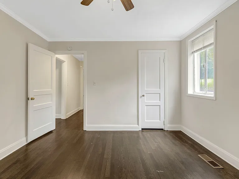 1301 Mercury Dr — Photo 22