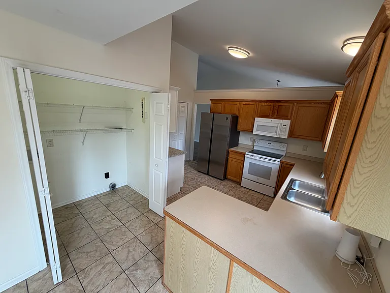 2753 Joyce Ct — Photo 11