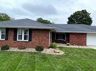 5 Everett Dr, Bismarck, IL 61814