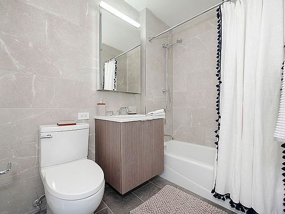 4th image of 520 W 43rd St APT 30J