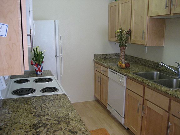 4th image of 47 Bayside Ct