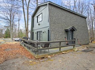 1150 Country Place Dr, Tobyhanna, PA 18466