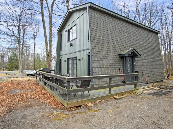 1150 Country Place Dr, Tobyhanna, PA 18466