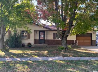 108 W Maple Dr, Lone Tree, IA 52755