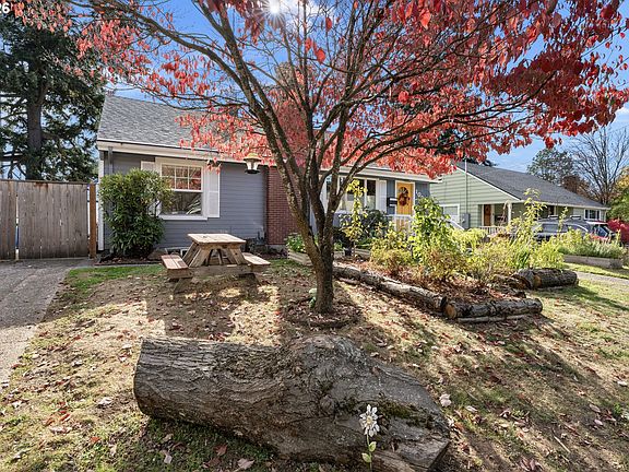 3rd image of 10054 NE Weidler St