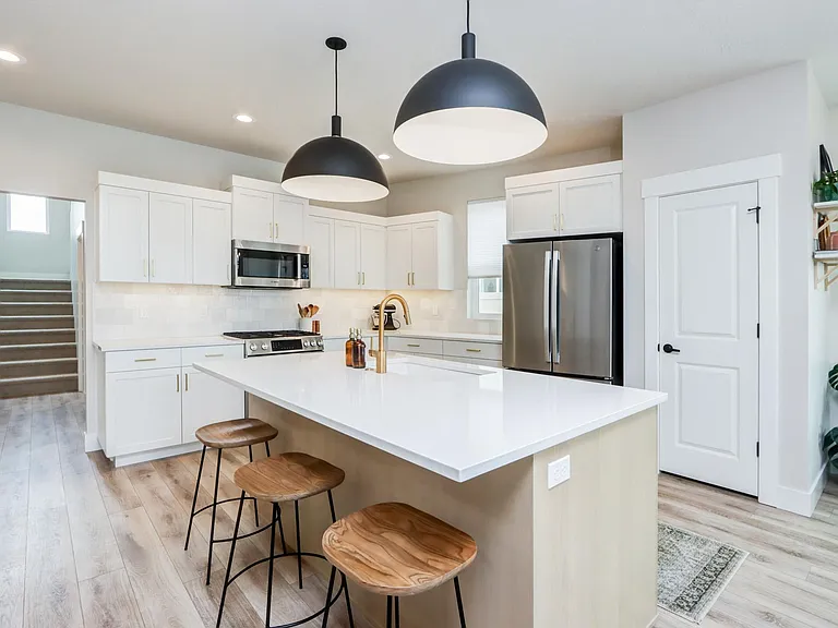 2032 E Presidential Dr — Photo 16