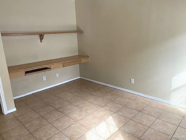 2601 Cervantes Ave — Photo 7