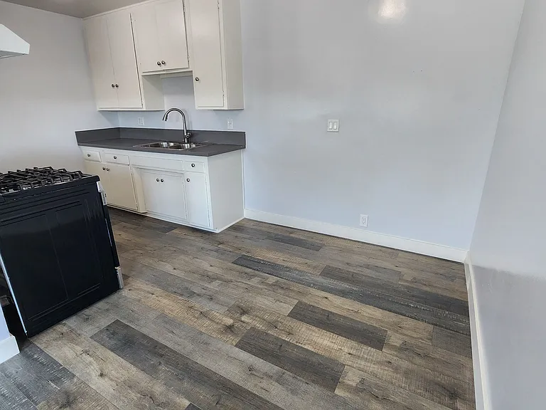 1123 E Hellman St #7 — Photo 17