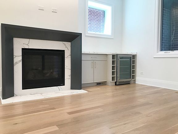 5th image of 1936 N Kenmore Ave #1S