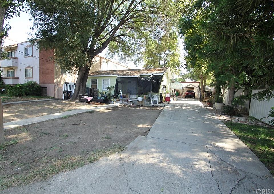 2nd image of 8732 Darby Ave