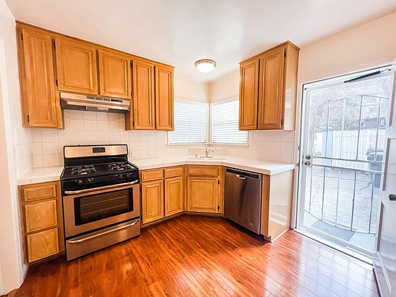 4th image of 3957 Tropical Dr