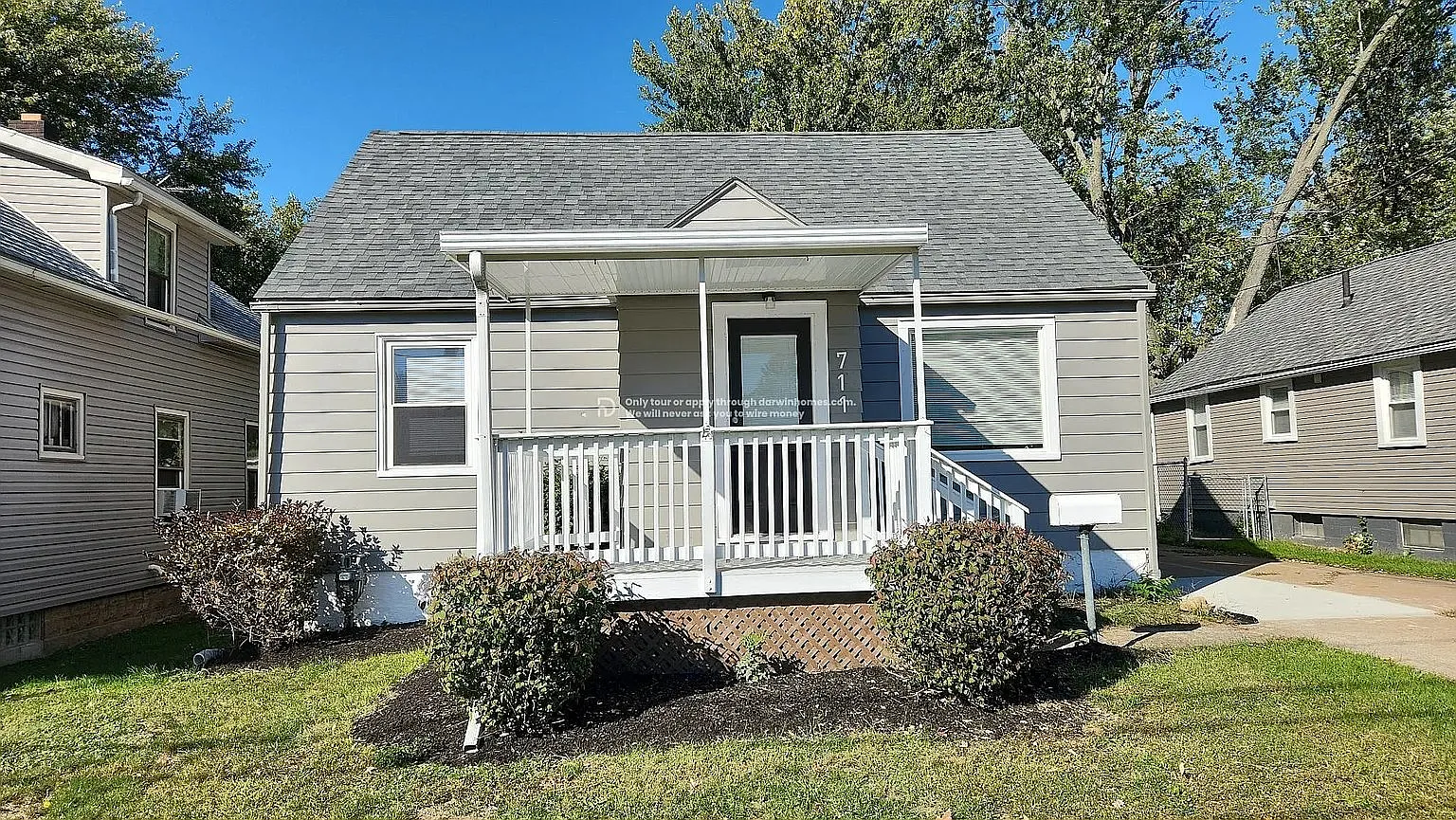 3 bed, 1.0 bath, 1109 sqft, $1,295 — Photo 1