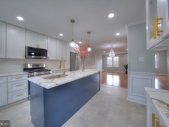 2nd image of 3154 Stratford Ct