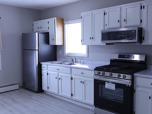 Kitchen with brand new appliances