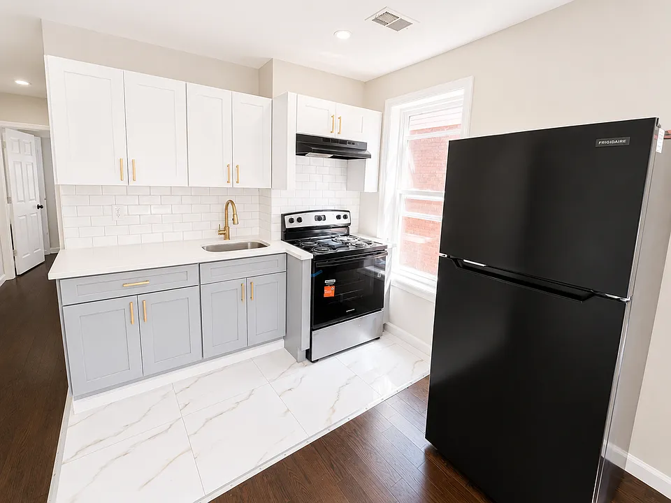 566-568 Summer Ave