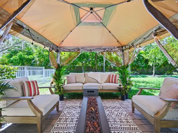 1628 Myrtle Oak Ter, Hollywood, FL 33021