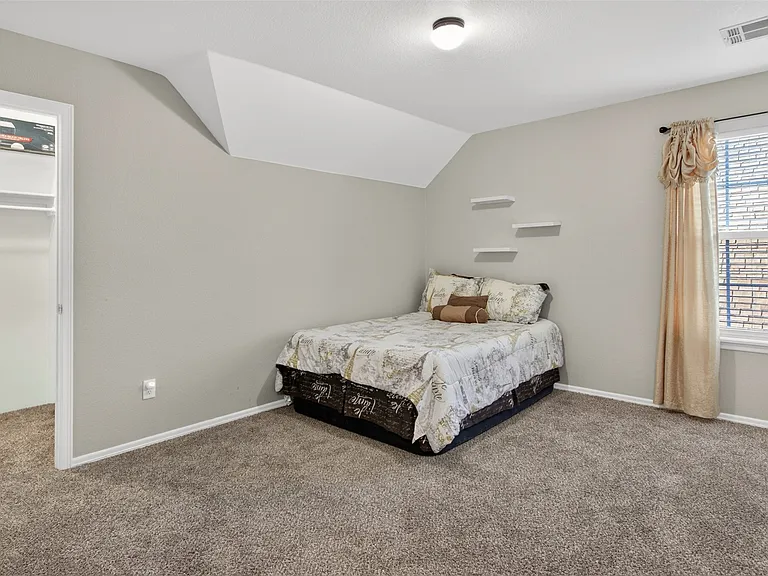 1004 S 75th St — Photo 37