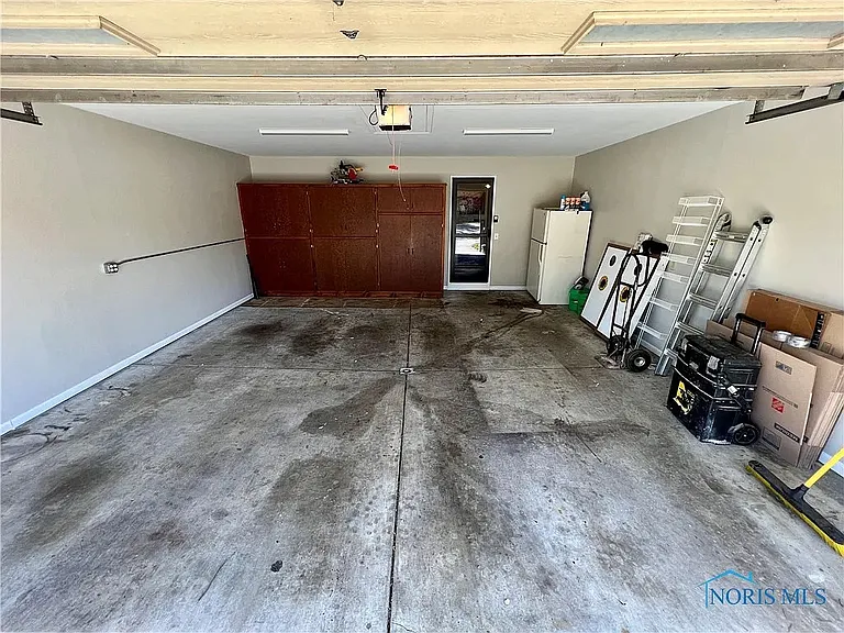 1190 Bernath Pkwy — Photo 9