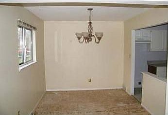 3rd image of 942 King George Blvd