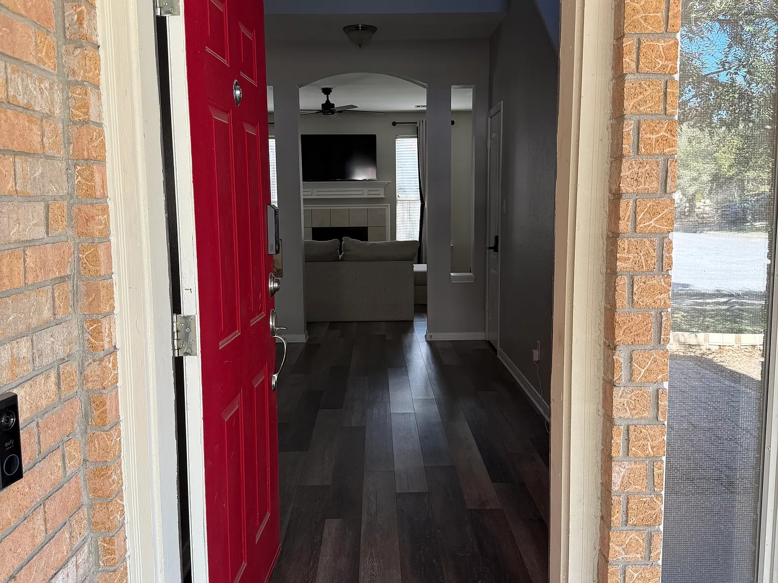 3 bed, 2.5 bath, 1768 sqft, $2,300 — Photo 4