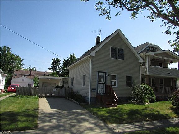 3rd image of 18806 Cherokee Ave