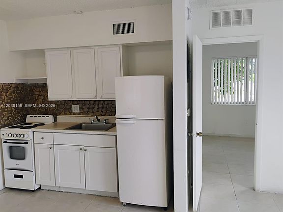 4th image of 101 NW 29th Ave APT 1