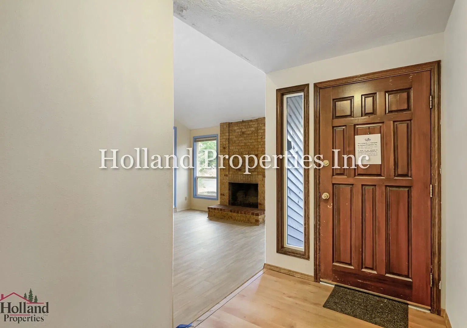 Charming 3-Bedroom Tualatin Home with Detached Office, Garden & Fireplace — Photo 4