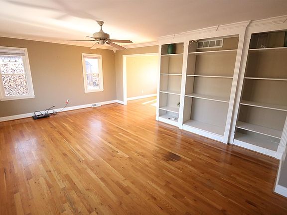 3rd image of 900 Overbrook Dr