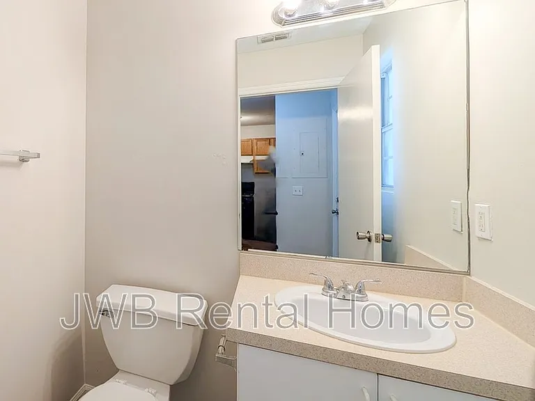 75 W 7th St — Photo 10