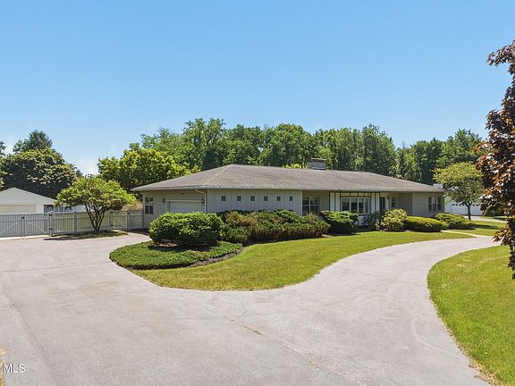 3rd image of 365 Vischer Ferry Road