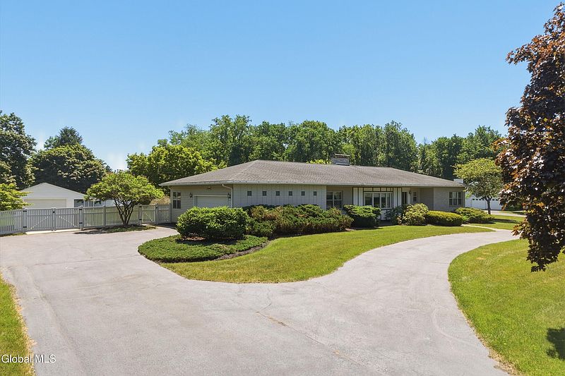 3rd image of 365 Vischer Ferry Road