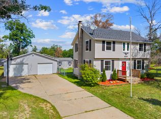 300 Red Tailed Hawk Loop, Grayling, MI 49738